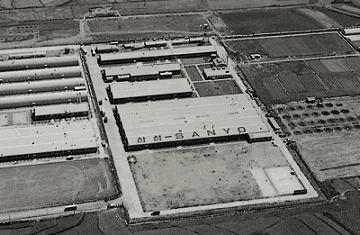 삼성산요전기 공장 부지. 당시 국내에서는 삼성이 전자산업에 진출하면 과당경쟁을 불러올 수 있다는 비판여론 때문에 삼성은 제조품을 모두 수출하겠다는 조건으로 공장 설립을 허가받았다. 동아DB