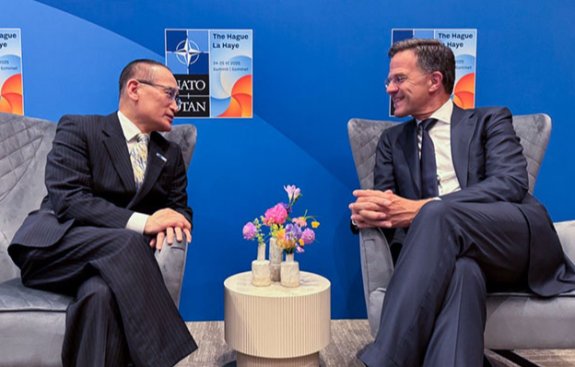 위성락 대통령실 국가안보실장이 6월 25일(현지 시간) 네덜란드 헤이그 세계 포럼 컨벤션센터에서 마르크 뤼터 북대서양조약기구(NATO·나토) 사무총장과 면담하고 있다. 대통령실