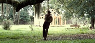 영화 ‘노예 12년’에서 주인공 솔로몬 노섭이 목 매달려 죽을 뻔한 장면. IMDB