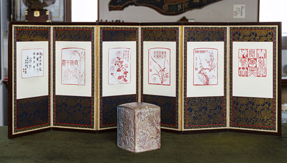 사군자새김을 활용해 만든 병풍.