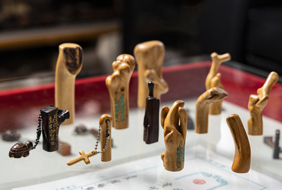 나무의 형태를 살린 다양한 인장.