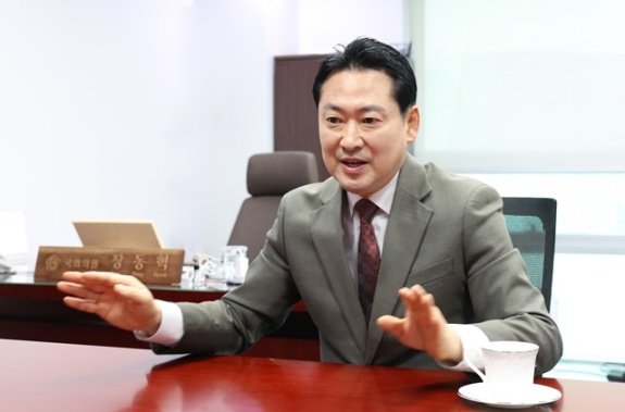 장동혁 국민의힘 당대표 후보는 “국민의힘 의원들이 단일 대오로 뭉쳐 싸워야 국민의 신뢰를 회복할 수 있다”고 강조했다. 박해윤 기자