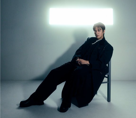 이민호는 “매사를 선입견이나 편견 없이 있는 그대로 보고 듣고 느끼는 편이며, 그것을 가장 소중한 가치로 여기며 산다”고 말했다. MYM 엔터테인먼트