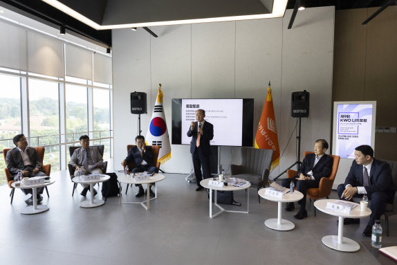 7월 25일 전쟁기념사업회(KWO)가 개최한 ‘제9회 KWO 나지포럼’에서 윤강현 법무법인 세종 고문(전 주이란 대사, 주팔레스타인 대표사무소장)이 주제 발표를 하고 있다. 조영철 기자