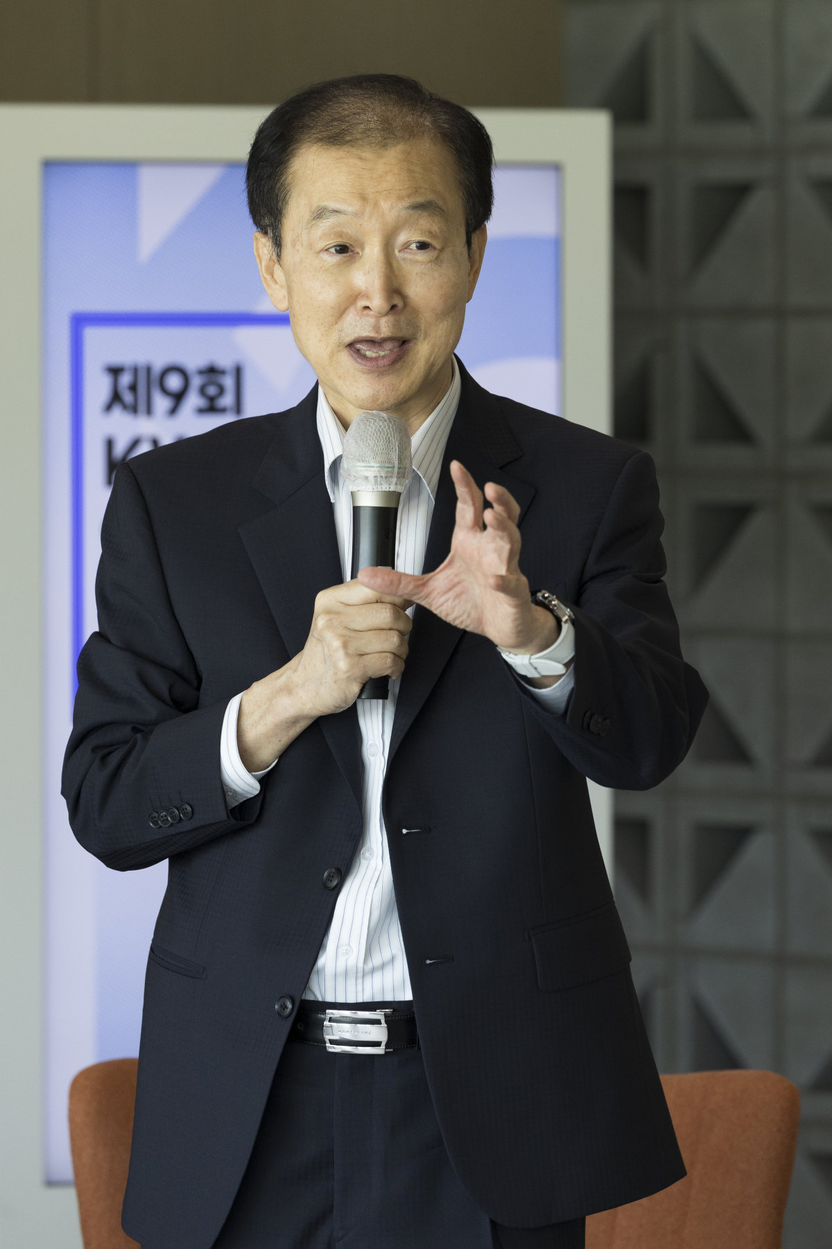 ‘제9회 KWO 나지포럼’ 토론자로 참석한 안호영 경남대 석좌교수(전 주미 특명전권대사). 조영철 기자