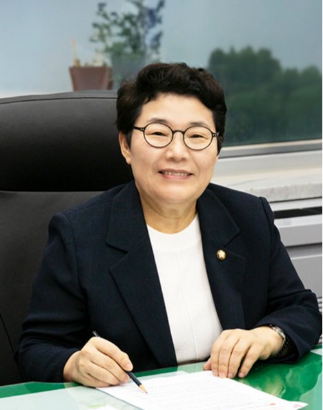 임이자 국회 기획재정위원회 위원장이 ‘신동아’ 인터뷰에서 한미 관세 협상에 대한 의견을 밝히고 있다. 조영철 기자