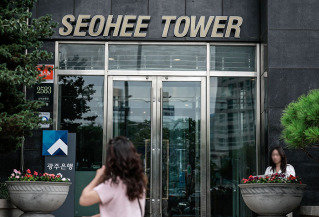 김건희 특별검사팀이 8월 11일 서울 서초구 서희건설 본사 등에 대해 압수수색을 벌였다. 사진은 서울 서초구 서희건설 사옥. 뉴시스