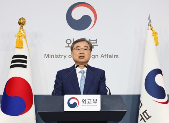 조현 외교부 장관이 8월 14일 서울 종로구 외교부 청사에서 내신 기자단 브리핑을 하고 있다. 뉴스1