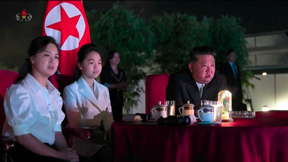 6월 24일 김정은 북한 국무위원장이 아내 이설주, 딸 주애와 함께 원산갈마해안관광지구 준공식에 참석했다고 조선중앙TV가 보도했다. 사진은 조선중앙TV 캡처. 뉴시스