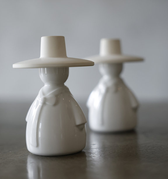 갓 쓴 선비의 형상을 한 디퓨저.