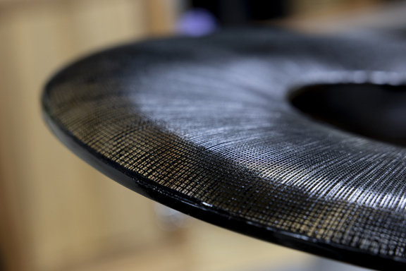 유려한 곡선미를 뽐내는 갓.