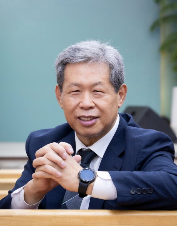 불안한 인생을 살아가는 이들에게 치유의 메시지를 전하고 있는 이은철 목사. 박해윤 기자