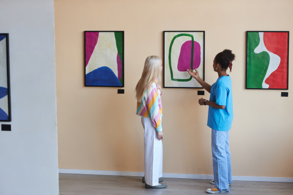 미술품 투자 전문가들은 “유명 작가 이름과 고급 이미지에 현혹되기보다 출금 구조와 투자 대상의 실체를 먼저 확인해야 한다”고 경고한다. Gettyimage