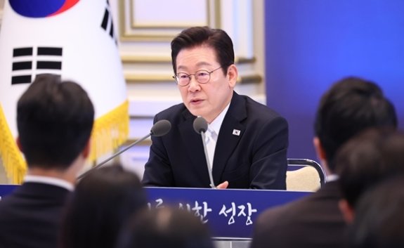 9월 11일 이재명 대통령이 청와대 영빈관에서 취임 100일 기자회견을 하고 있다. 뉴시스