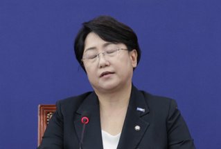 김선민 전 조국혁신당 대표 권한대행이 9월 7일 서울 여의도 국회에서 연 긴급 최고위원회의에서 지도부 전원 사퇴를 밝히고 있다. 뉴스1