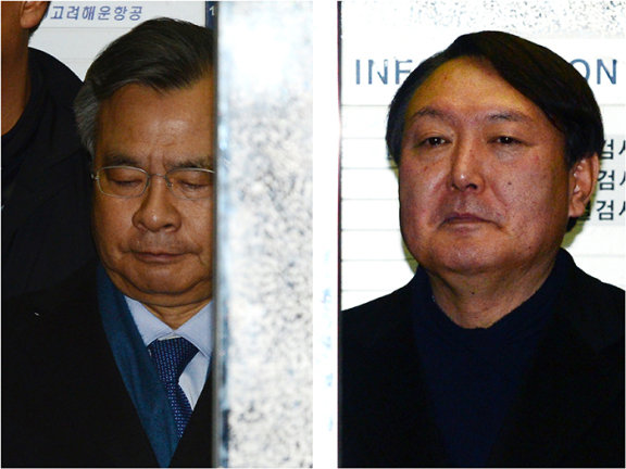 2017년 2월 23일 서울 강남구 대치동 특검 사무실로 당시 박영수 특별검사(왼쪽)와 윤석열 수사팀장이 들어가고 있다. 뉴스1