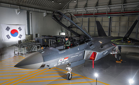 KF-21의 시제기. 한국항공우주산업(KAI)은 KF-21도 전자전기로 개발할 계획이다. 동아DB