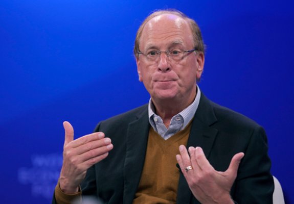 세계적 자산운용사 블랙록의 CEO인 래리 핑크 회장이 1월 23일 스위스 다보스에서 열린 세계경제포럼(World Economic Forum) 연례회의에서 연설하고 있다. 뉴시스