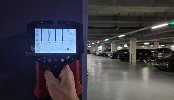 아파트 철근 누락 조사를 하는 모습. 계약과 다른 내용으로 공사가 완료됐다면 부동산 매매계약 취소가 가능하다. 동아DB