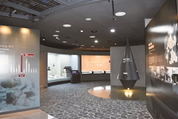 경상북도독립운동기념관의 제1전시관인 독립관. 갑오의병부터 광복 때까지 51년간 경북인의 국내외 독립운동 활동상을 한눈에 볼 수 있다. (재)경상북도호국보훈재단 