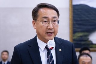 김인호 산림청장은 2016년 6월 성남시에 백현동 환경영향평가와 관련한 공문을 작성했다. 국민의힘은 김 청장 인사에 김현지 대통령제1부속실장이 관여했다고 의혹을 제기하고 있다. 뉴스1