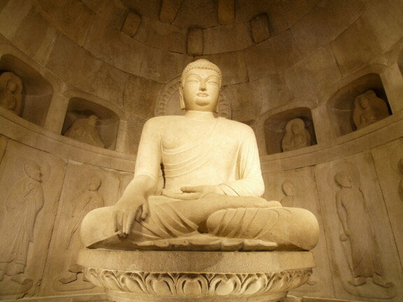 1995년 불국사와 함께 국내 최초로 유네스코 세계문화유산에 등재된 석굴암. 유네스코