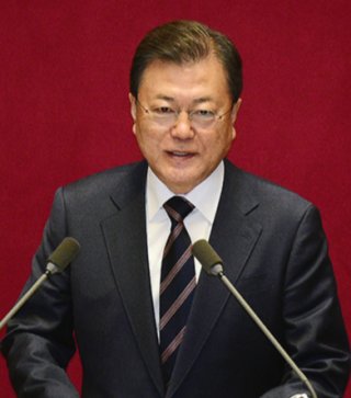 2021년 10월 25일 문재인 대통령이 국회 본회의장에서 2022년도 예산안 시정연설을 하면서 “부동산은 최고의 민생 문제이면서 개혁 과제”라고 말하고 있다. 뉴스1