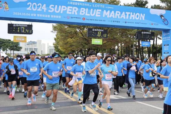 롯데는 지난해 10월 서울 마포구 평화의공원 일대에서  ‘2024 슈퍼 블루마라톤’을 개최했다. 롯데지주