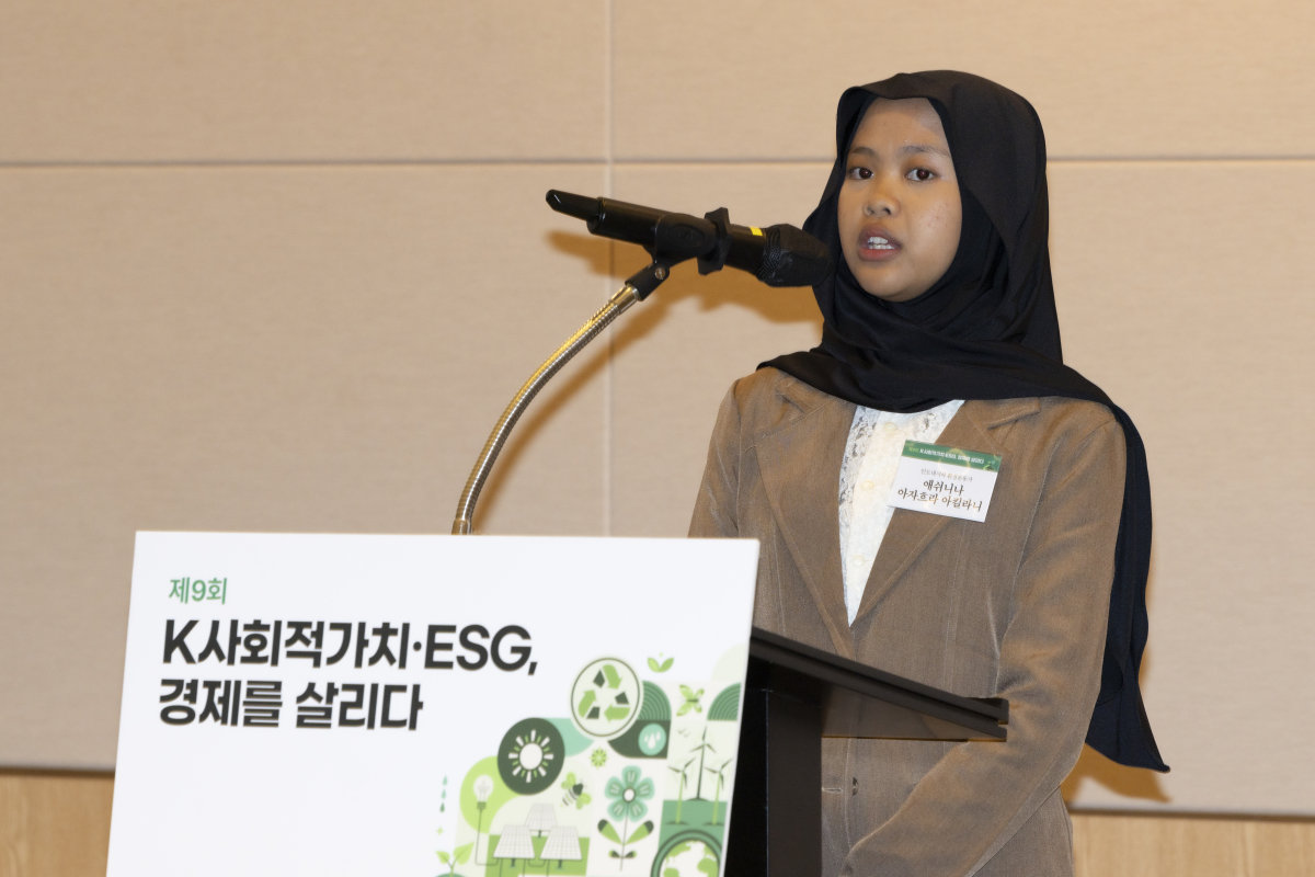 ‘아시아의 툰베리’로 불리며 기후위기 심각성을 해외 곳곳에서 알리고 있는 인도네시아 활동가 애쉬니나 아자흐라 아킬라니 양. 박해윤 기자