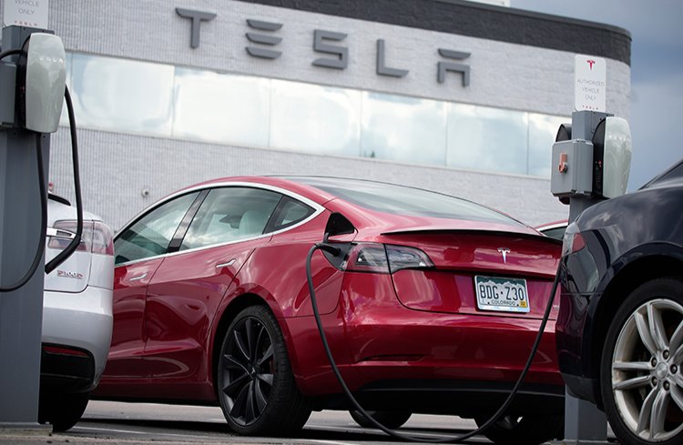 테슬라는 ESG 평가에서 좋은 결과를 얻기 위해 다양한 노력을 기울인 끝에 2023년 다시 S&P ESG 500지수에 편입됐다. 뉴시스