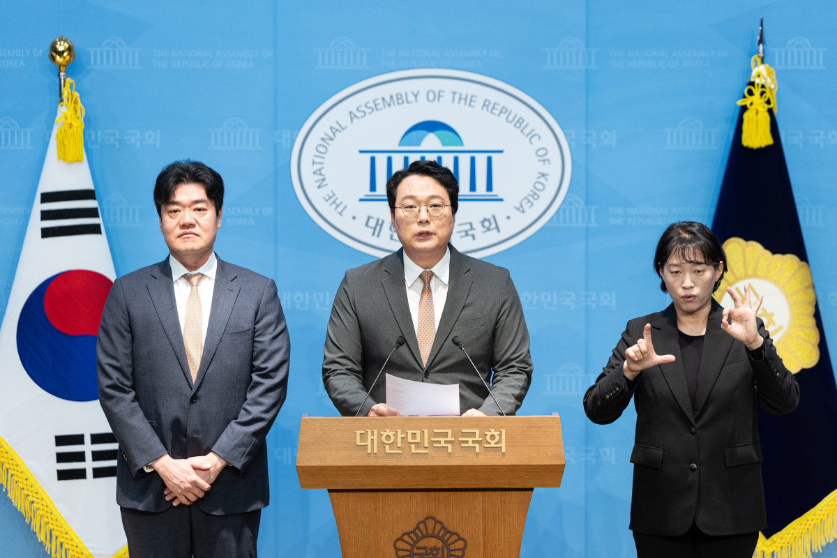 천하람 개혁신당 원내대표가 11월 5일 국회 소통관에서 부동산정책 관련 긴급 기자회견을 하고 있다. 뉴스1