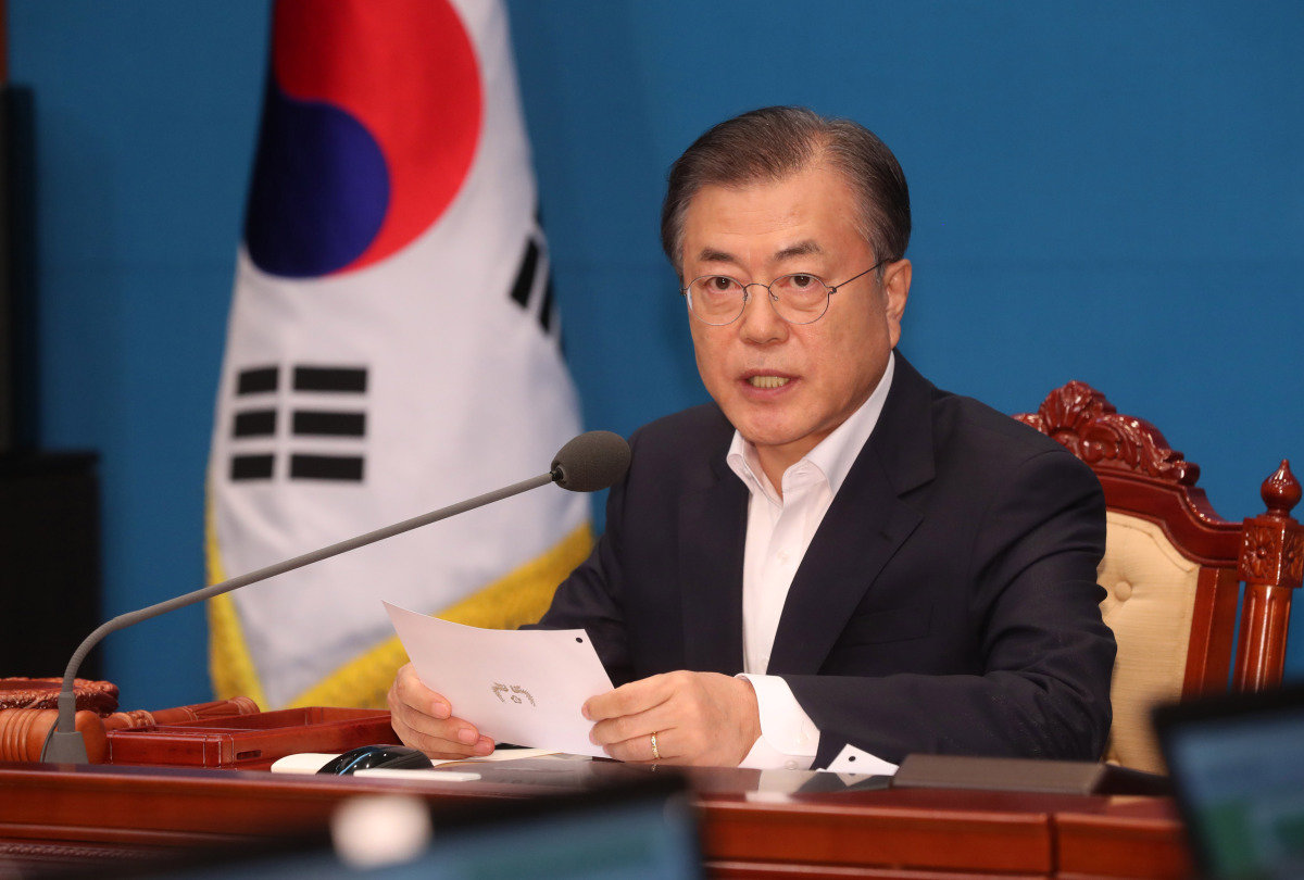 2019년 8월 2일 문재인 당시 대통령이 긴급 국무회의에서 “우리는 다시는 일본에 지지 않을 것”이라며 강경 대응 의사를 밝히고 있다. 뉴시스