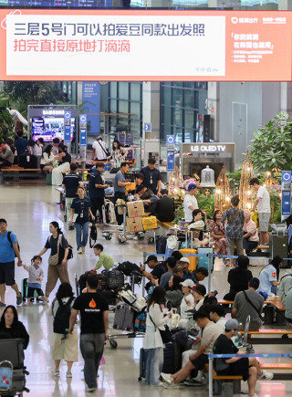 9월 29일부터 중국인 단체 관광객에 대한 한시적 무비자 입국이 허용됐다. 사진은 인천국제공항 입국장. 뉴시스