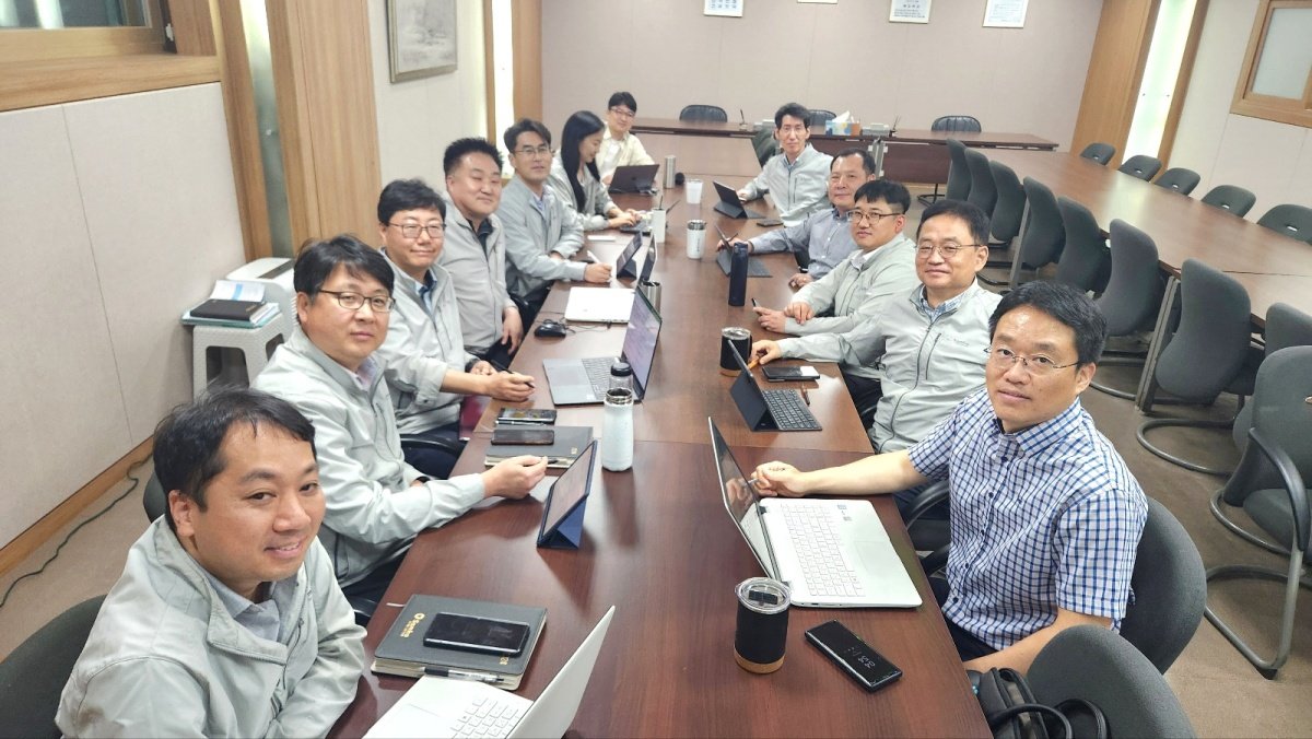 삼호개발 ESG TF팀 팀원들이 회의를 하는 모습. 삼호개발 제공