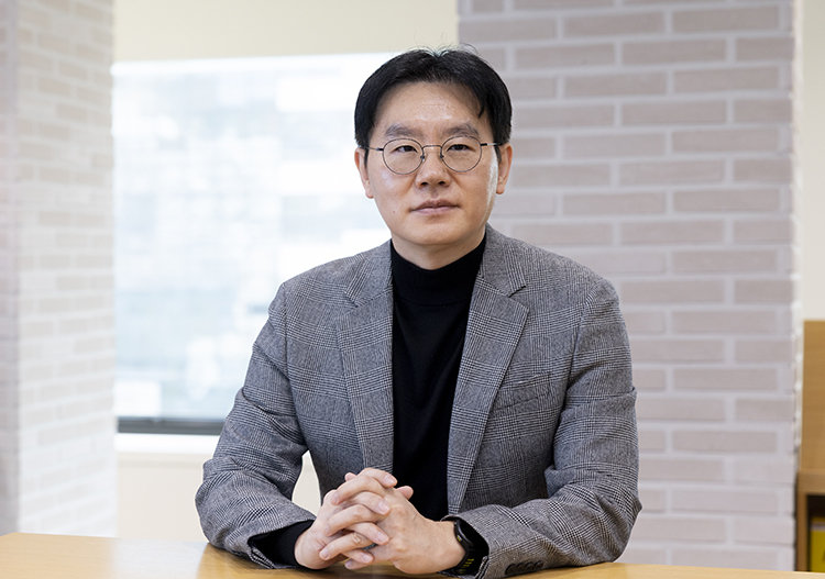 박민수 더스마트컴퍼니 대표는 11월 11일 ‘신동아’ 인터뷰에서 “다주택자들이 가장 민감하게 반응하는 건 부동산 세금인 만큼 무주택자들은 거기서 기회를 읽어야 한다”고 조언했다. 지호영 기자