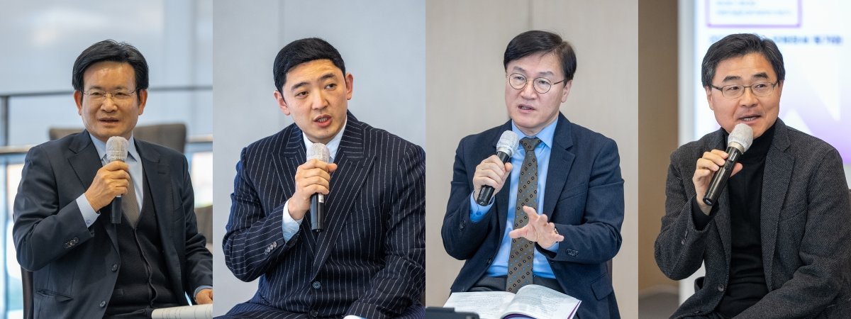 왼쪽부터 유성옥 국가안보전략연구원 이사장, 김용휘 융갤러리 회장, 신범식 서울대 정치외교학부 교수, 신석호 화정평화재단 연구위원. 홍태식 객원기자