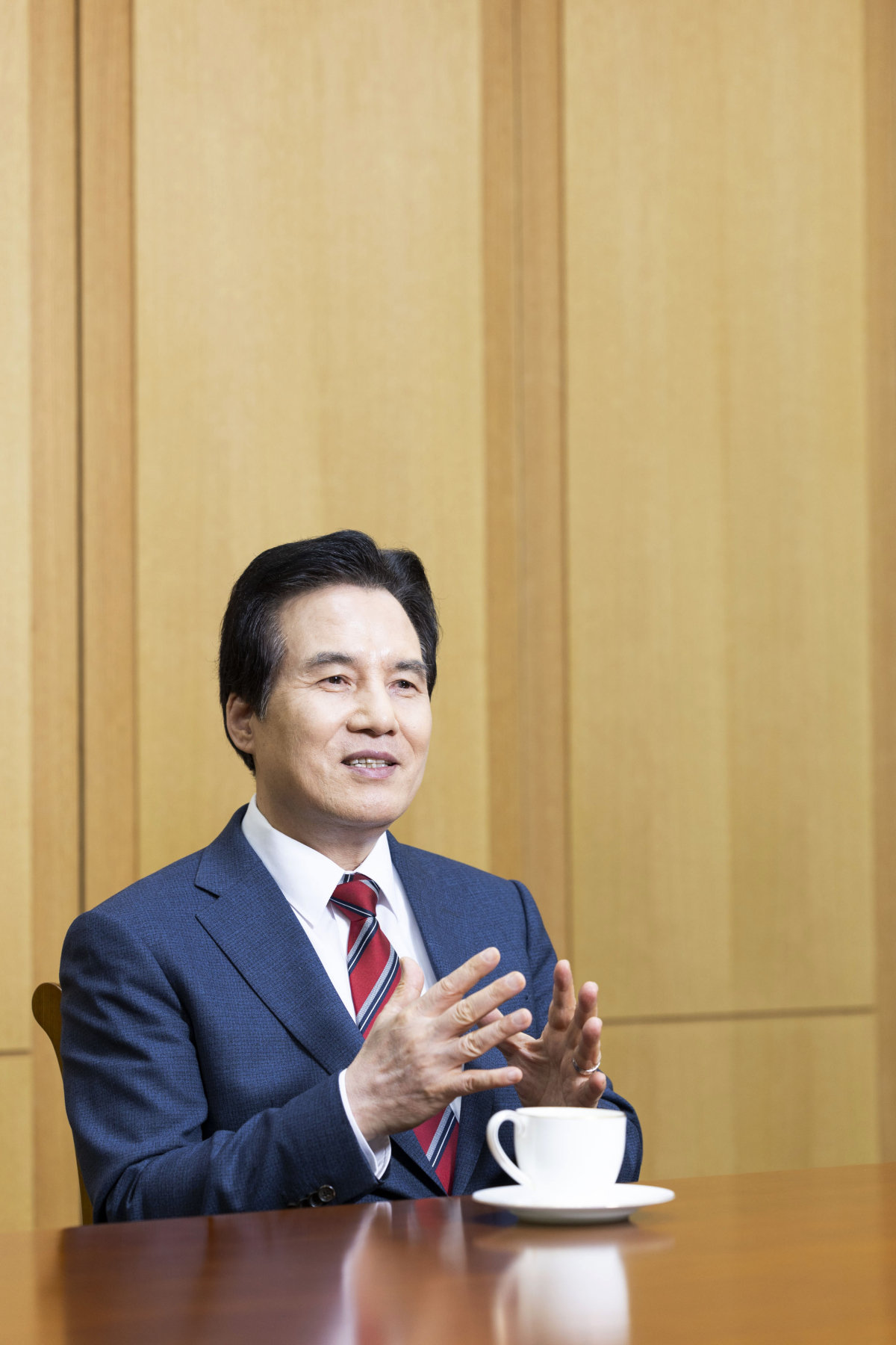 하나님의 교회 총회장 김주철 목사가 경기 성남 분당구 새예루살렘 판교성전에서 기자의 질문에 답하고 있다. 홍중식 기자