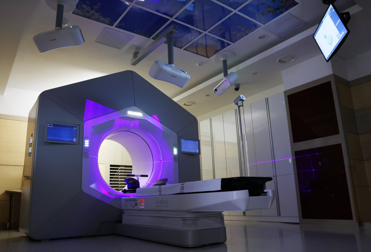 고려대안암병원에서 만날 수 았는 최신 방사선암치료기. 고려대안암병원