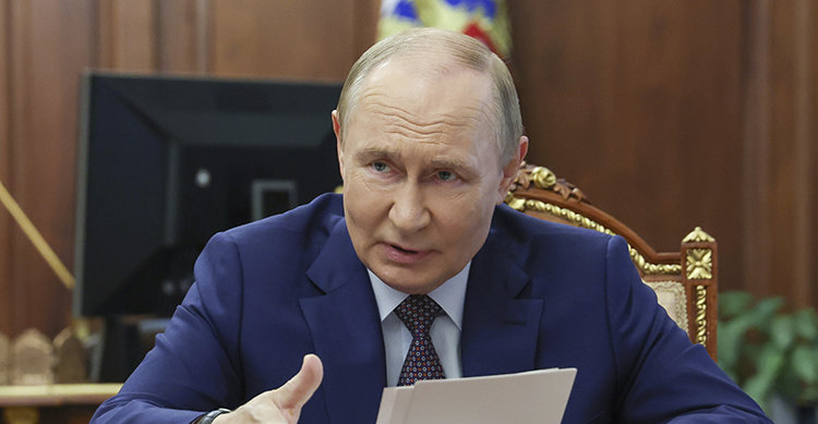 블라디미르 푸틴 러시아 대통령. 러시아는 NATO 가입국을 상대로 간접적으로 도발하고 있다는 의혹을 받고 있다. AP뉴시스