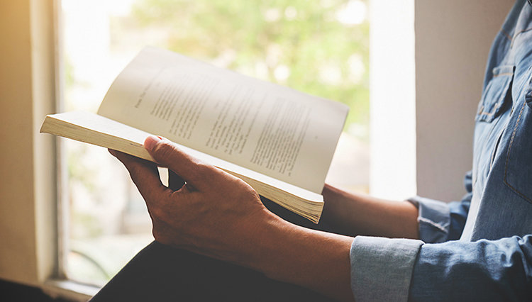 매일 아침 5분 일찍 일어나기, 하루 한 끼는 채소 위주로 먹기, 저녁 식사 후 10분 산책하기, 잠들기 전 책 10페이지 읽기같이 작은 습관으로 시작하는 것이 좋다. Gettyimage