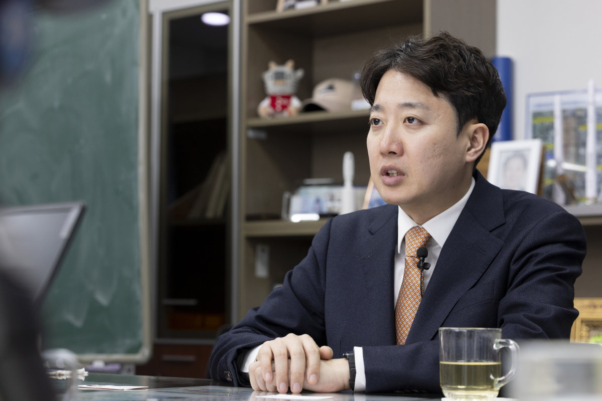 캡션이준석 개혁신당 대표가 ‘신동아’와 인터뷰하고 있다. 지호영 기자.