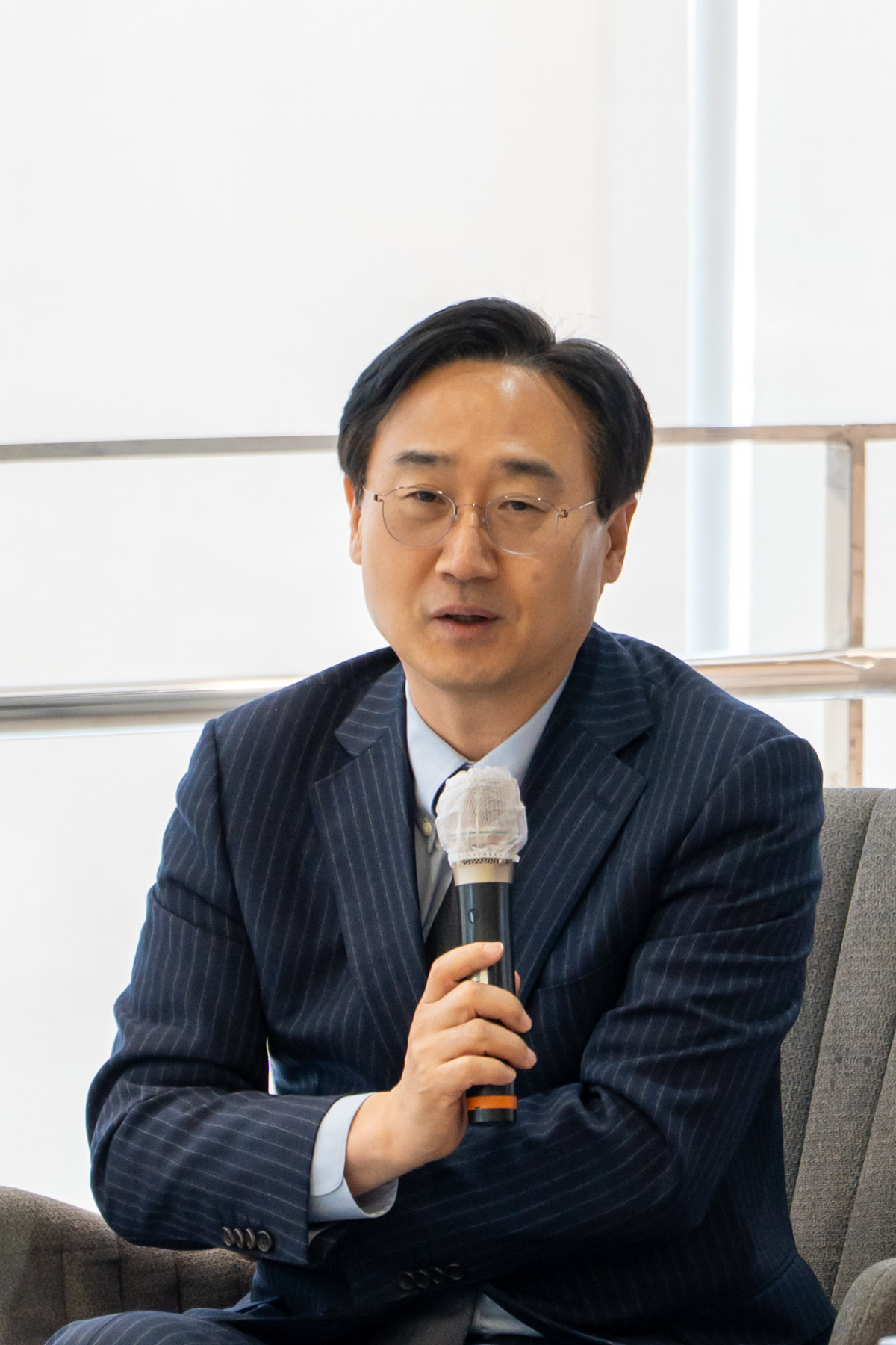 신범철 세종연구소 수석연구위원(전 국방부 차관)이 ‘제13회 KWO 나지포럼’에서 미국의 베네수엘라 체포가 한반도 안보에 미치는 영향에 대해 설명하고 있다. 홍태식 객원기자