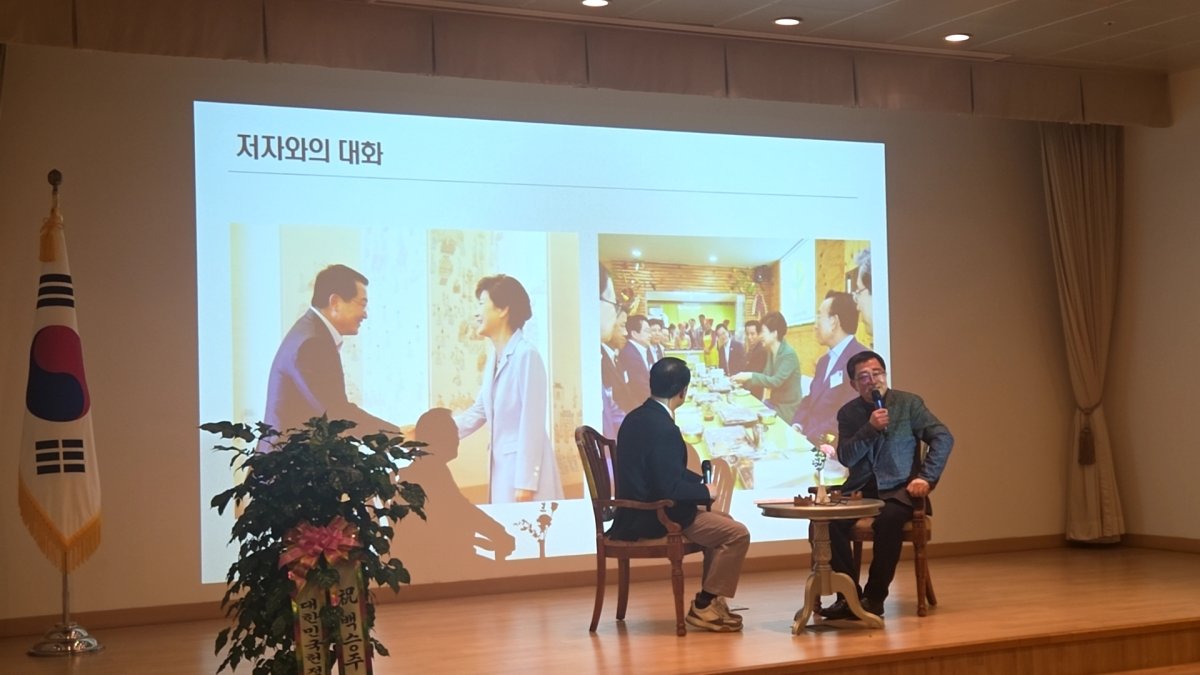 2월 8일 오후 서울 용산구 국방컨벤션에서 열린 출판기념회에서 ‘저자와의 대화’를  하는 백승주 전쟁기념사업회장. 최진렬 기자 