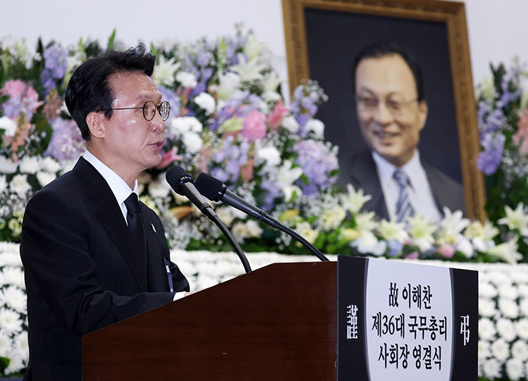 김민석 국무총리가 1월 31일 서울 여의도 국회 의원회관에서 열린 고(故) 이해찬 제36대 국무총리 사회장 영결식에서 조사를 하고 있다. 사진공동취재단