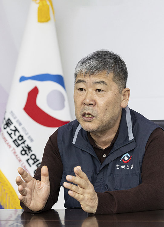 김동명 한국노총 위원장은 “AI 시대에도 인간 노동이 완전히 사라지진 않고, 경험과 판단이 필요한 분야에서는 오히려 역할이 더 중요해질 것”이라고 전망했다. 박해윤 기자