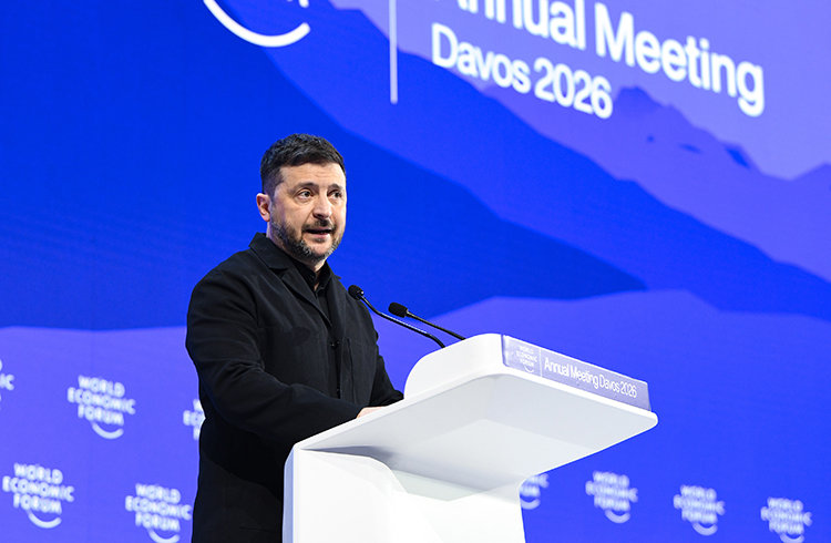 볼로디미르 젤렌스키 우크라이나 대통령이 1월 22일(현지 시간) 스위스 다보스에서 열린 세계경제포럼(WEF·다보스포럼)에서 “유럽 지도자들이 지난 한 해 동안 러시아의 우크라이나 침공에 대한 충분한 대응 조치를 취하지 않았다”고 비판했다. 신화/뉴시스