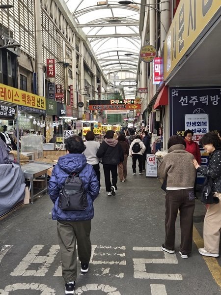 3월 9일 ‘보수의 성지’로 불리는 서문시장에서 만난 상인들은 6·3 지방선거와 관련해 국민의힘에 냉랭한 반응을 보였다. 최진렬 기자