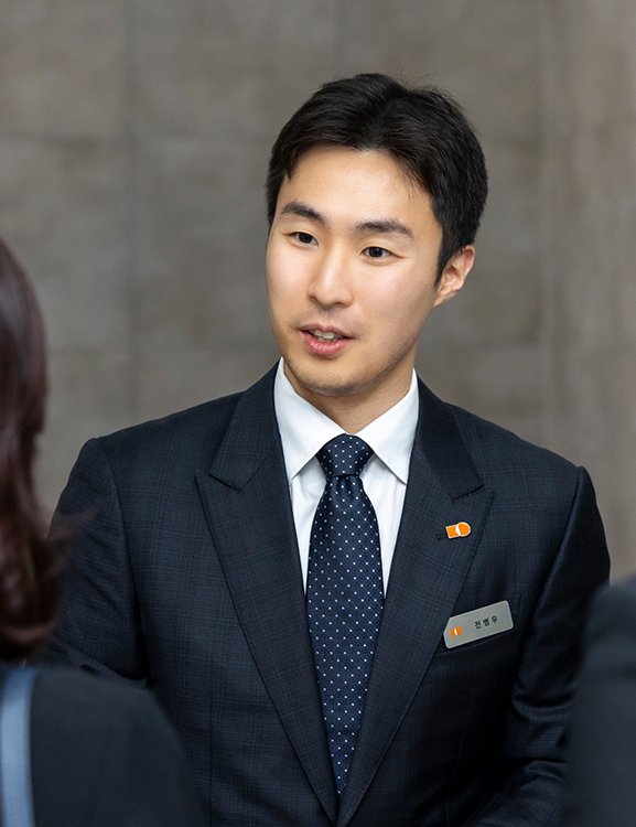 삼양식품 오너가(家) 3세인 전병우 최고운영책임자(COO) 전무(32). 삼양라운드스퀘어