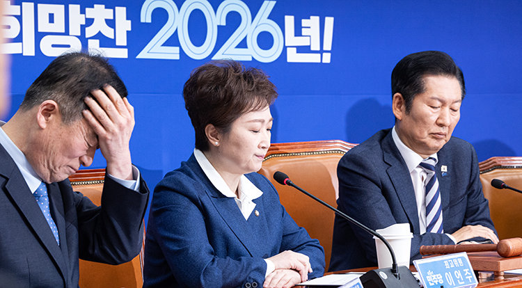 이언주 최고위원(가운데)이 2월 2일 서울 여의도 국회에서 열린 최고위원회의에서 발언하고 있다. 뉴스1
