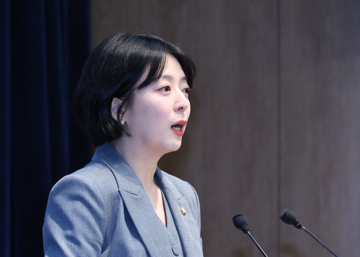 배현진 국민의힘 서울시당위원장 겸 공천관리위원장이 15일 오후 서울 여의도 국회 소통관에서 은평구를 청년 특구로 지정하고 청년 후보를 공천하는 내용을 골자로 하는 기자회견을 하고 있다. 뉴시스